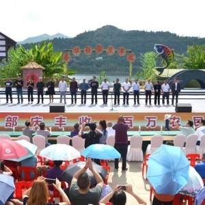南部县在升钟湖举行首届农民丰收节庆祝活动