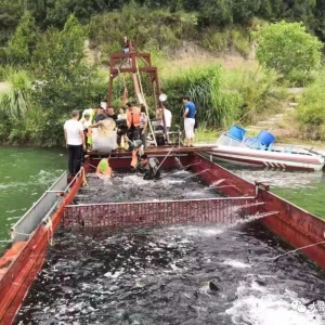 为迎接升钟湖钓鱼大赛，南部县向升钟湖投2万斤花鲢，禁渔27天！